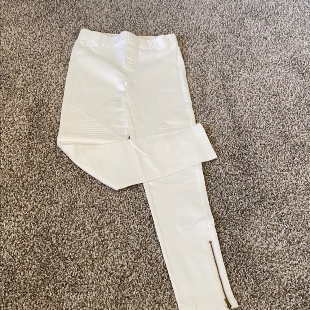 White stretchy leggings